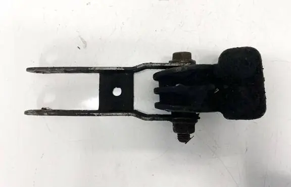 Volvo XC90 Engine mount bracket 