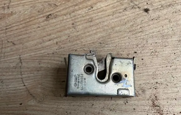 Audi 100 200 5000 C3 Rear door lock 443839015A 443839015E