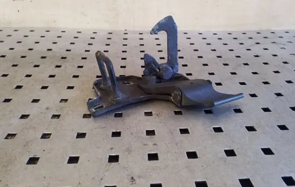 Skoda Yeti (5L) Engine bonnet/hood lock/latch loop/hook 