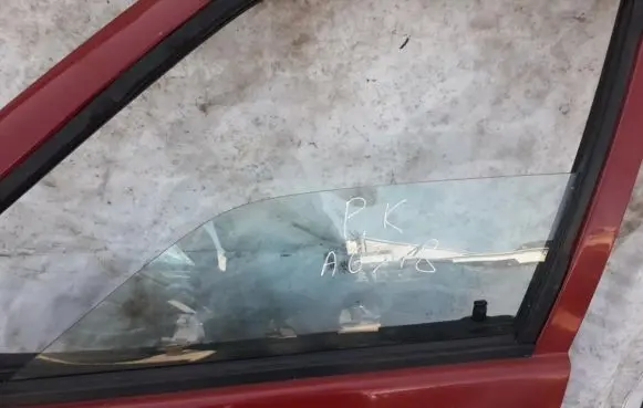Renault 19 Front door window glass four-door