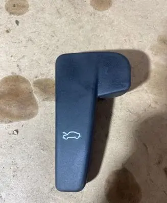 Volkswagen Tiguan Engine bonnet (hood) release handle 3G0823533