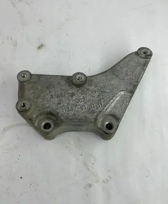Mercedes-Benz E W212 Engine mounting bracket A6510940039 113870130311
