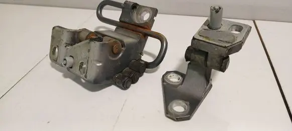 Volkswagen Golf V Front door hinge set 