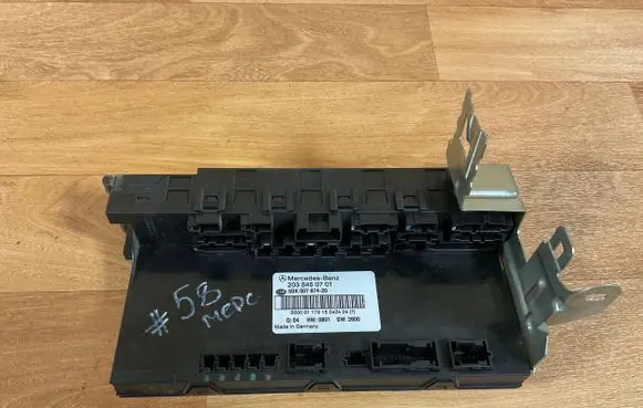 Mercedes-Benz C W203 Comfort/convenience module 2035450701 5DK00797420