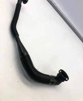 Audi A5 Breather hose/pipe 8b3915500