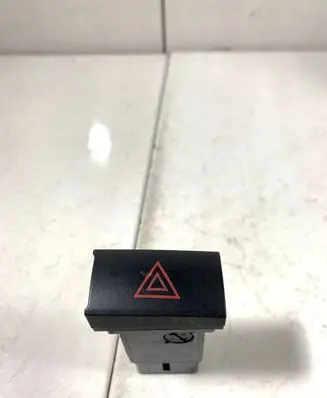 Hyundai Santa Fe Hazard light switch 60207