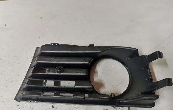 Volkswagen Golf V Front fog light trim/grill VW11035