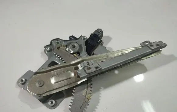 Mitsubishi Outlander Front door window regulator with motor 
