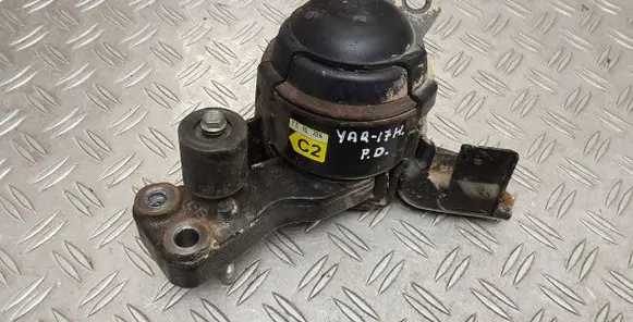 Toyota Yaris Engine mount bracket