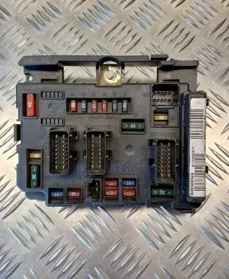 Citroen C5 Fuse module 9641258080 S110500001F