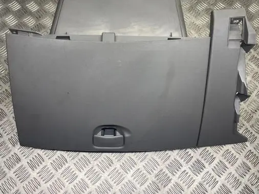 Glove box
