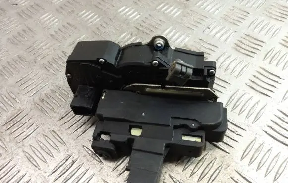 Chevrolet Captiva Front door lock 6085