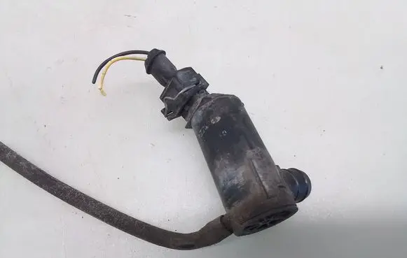 Volvo V70 Windscreen/windshield washer pump