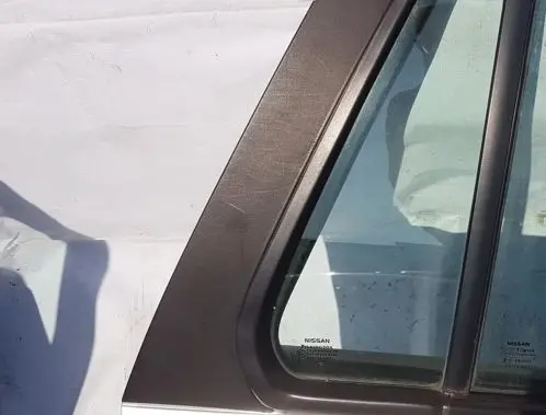 Rear vent window glass