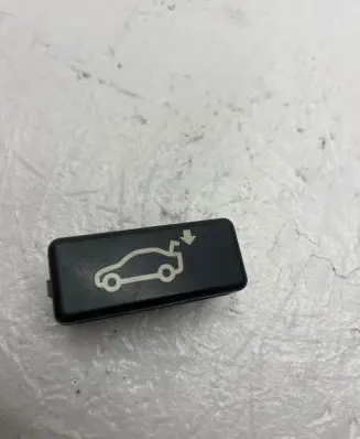 BMW 5 E60 E61 Tailgate/boot open switch button 8375580