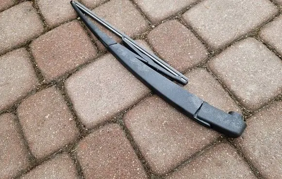 Opel Mokka B Rear wiper blade arm 80011247