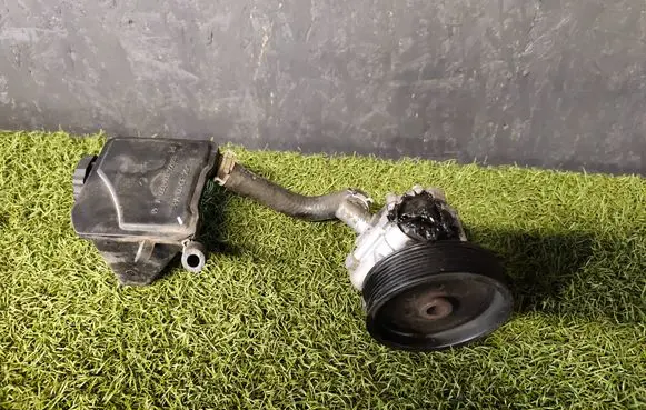 Mercedes-Benz S W221 Power steering pump A0044668901 7693955231