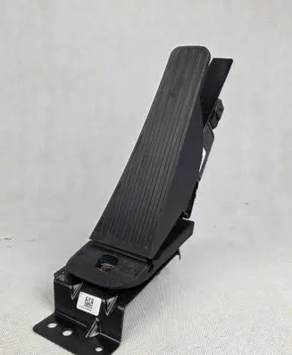 Volvo V60 Accelerator throttle pedal 32269124 J1824122657 1827143209
