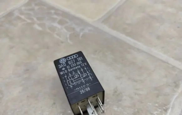 Volkswagen PASSAT B5 Other relay 3A0927181