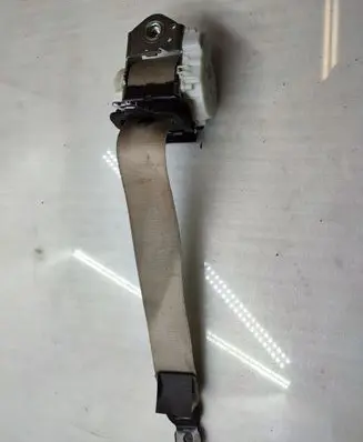 Middle seatbelt (rear)