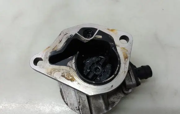 Skoda Fabia Mk1 (6Y) Vacuum pump 53614800