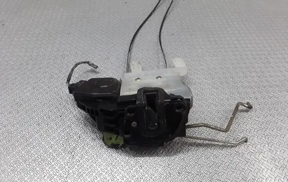 Hyundai Tucson JM Front door lock