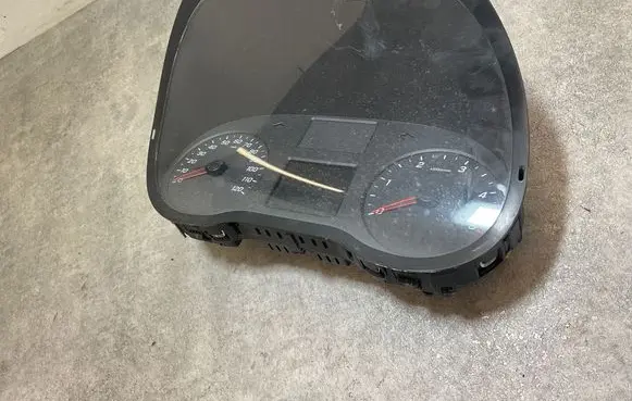 Speedometer (instrument cluster)