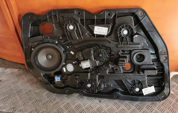KIA Ceed Front window lifting mechanism without motor 82470-A2300