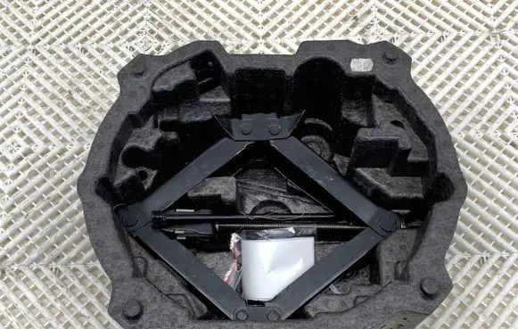 Peugeot 607 Other under body part 9647054080
