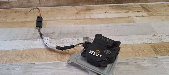 Toyota Corolla Verso AR10 Air flap motor/actuator AE0637008610