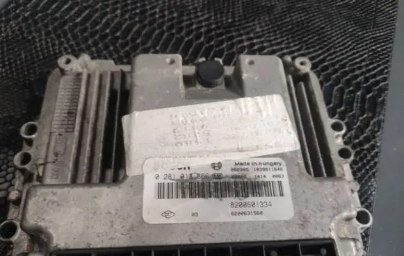 Renault Scenic III - Grand scenic III Engine control unit/module 8200631560 0281013866 8200601334