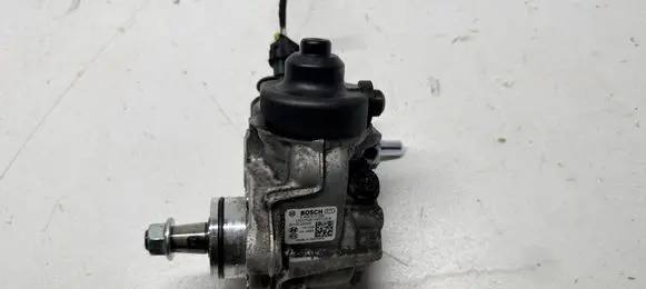 Hyundai Tucson TL Fuel injection high pressure pump 0445010596