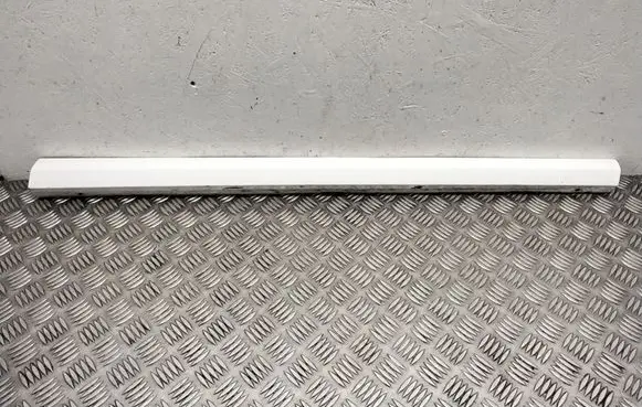 Volvo V70 Front door trim (molding) 39885618