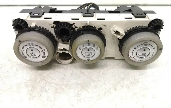 Mitsubishi Colt Climate control unit P7820A261Z 69660064 69657305
