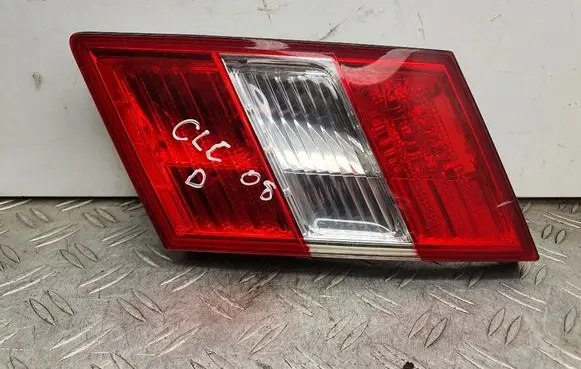 Tailgate rear/tail lights