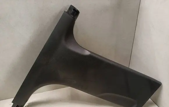 Front sill trim cover