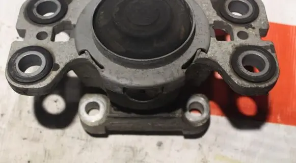 Volvo XC90 Engine mount bracket 8G9N7M121 M1428