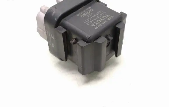 Toyota Yaris Glow plug pre-heat relay 2861067010 1567000671