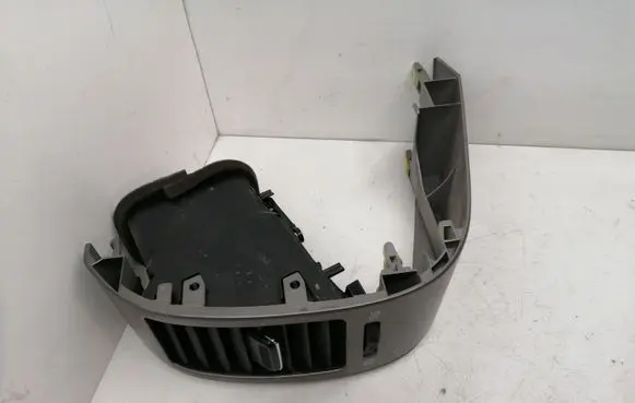 Toyota Prius (XW20) Dashboard side air vent grill/cover trim 5506247010 4556417010 5565047040