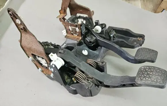 Chevrolet Malibu Pedal assembly 22783959 00000005
