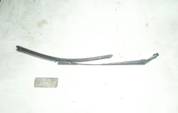 Opel Zafira A Windshield/front glass wiper blade 13145565