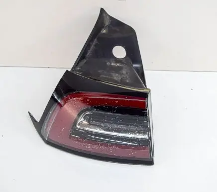 Tesla Model 3 Rear/tail lights 107739900C
