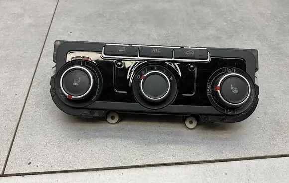 Volkswagen Jetta VI Climate control unit 1K8907426