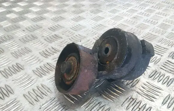 KIA Sorento Generator/alternator belt tensioner