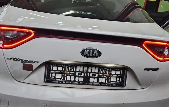 KIA Stinger Trunk door license plate light bar IMPRK1520089