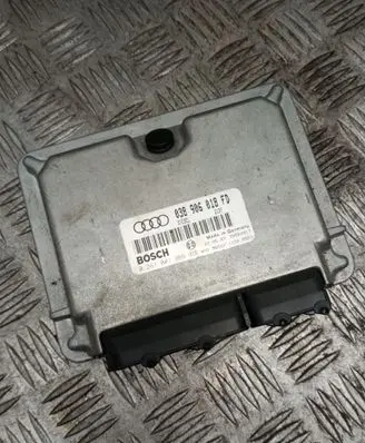 Audi A4 S4 B5 8D Engine control unit/module 038906018FD 0281001966 28SA3917