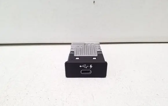 BMW 3 G20 G21 USB socket connector 84108711939 8711939