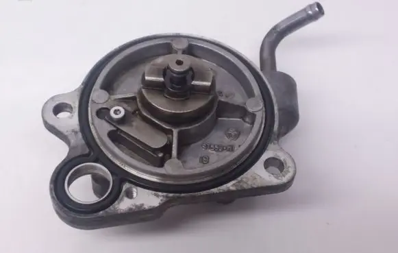 Toyota Corolla E120 E130 Vacuum pump ST553