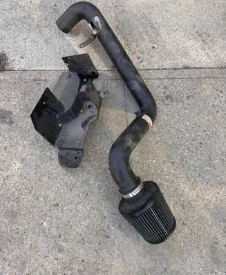 Volkswagen Golf V Intake resonator B050E6