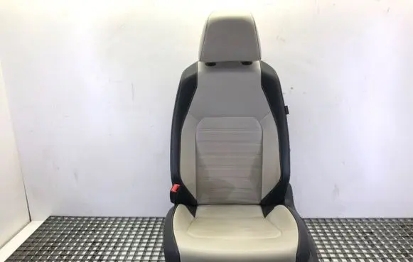 Volkswagen Jetta VI Front driver seat 